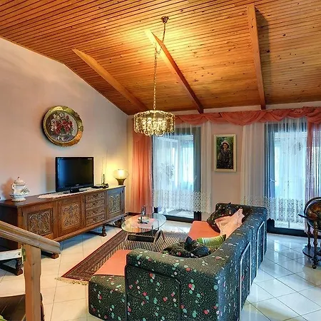 House Silvana Nyaraló *